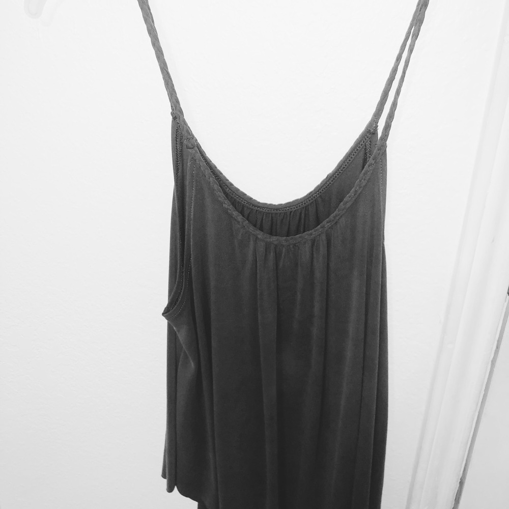 grey tank top